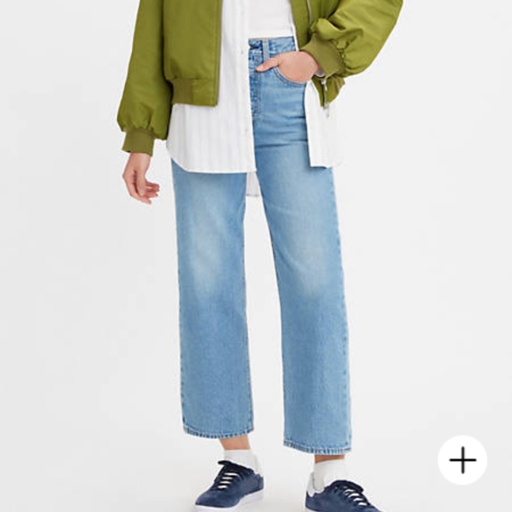 Levis ribcage straight blue jeans. Size 30. From Aritzia. Like new.